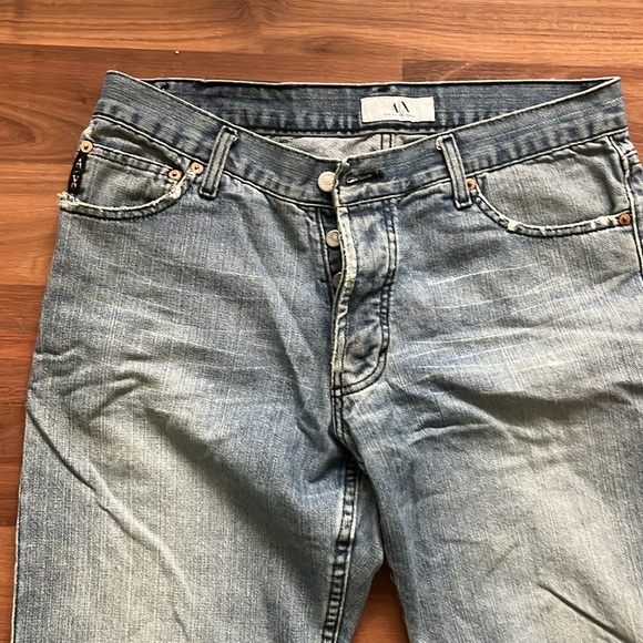 Woman’s Armani Exchange Distress Style Jeans Lightwash Size 34 - Picture 4 of 12